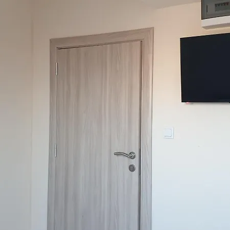 Nikola Apartment