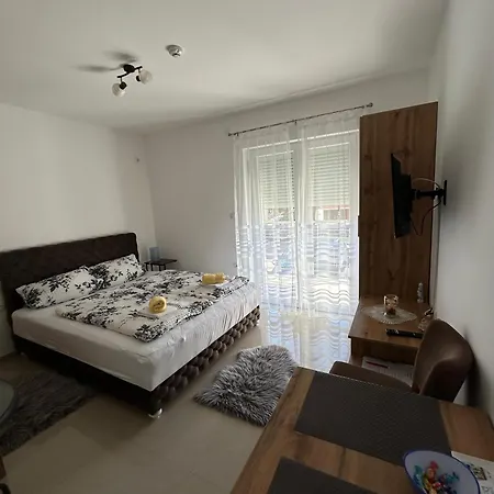 Nikola アパート *